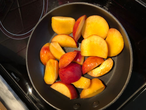 Peaches in pan